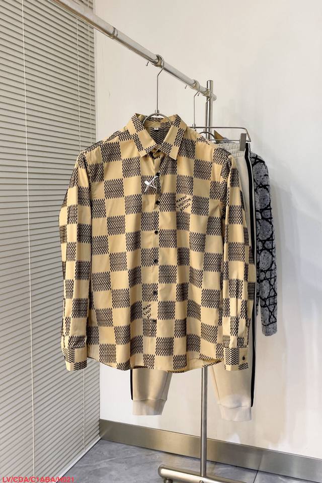 Jind H021 Lv Louis Vuitton Ss new long-sleeved shirt, a high-end version! Custom