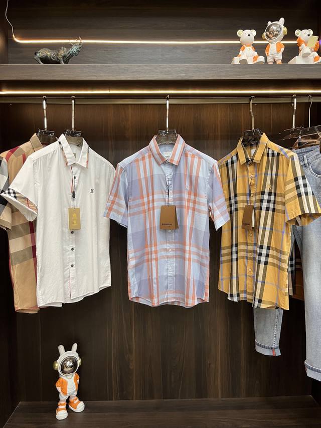 Guo is featuring the new Burberry Classic Plaid short-sleeved shirt, exclusively