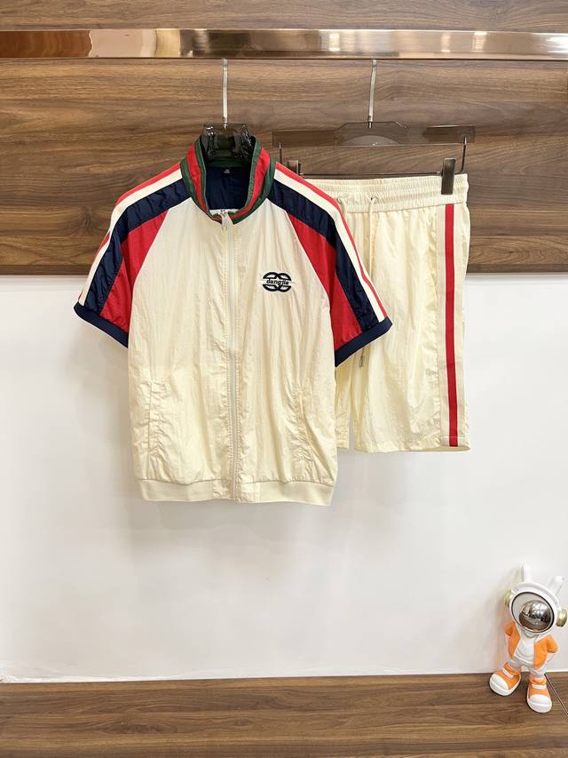 Mos is featuring the Gucci Ss Early Spring Hooded Short-Sleeved Cardigan Set. It