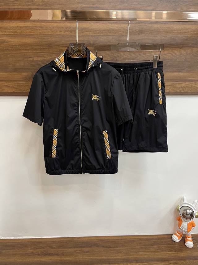Mos is featuring the Burberry Ss Early Spring Hooded Short-Sleeved Cardigan Set,