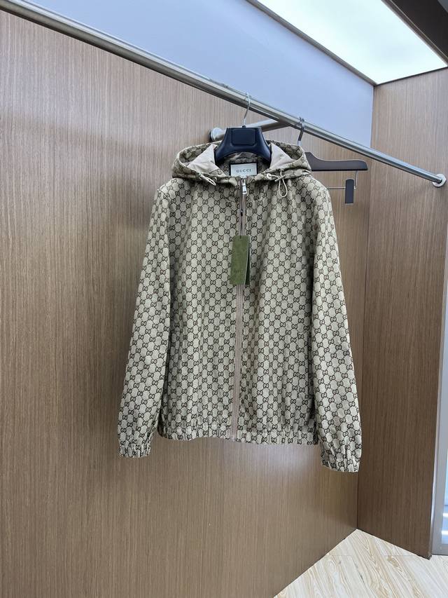A popular new spring men's jacket, featuring the original three labels and a hig