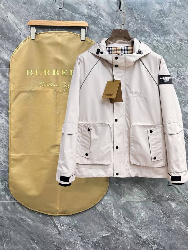 Same style as Burberry's official website, with all three labels complete, pre-s