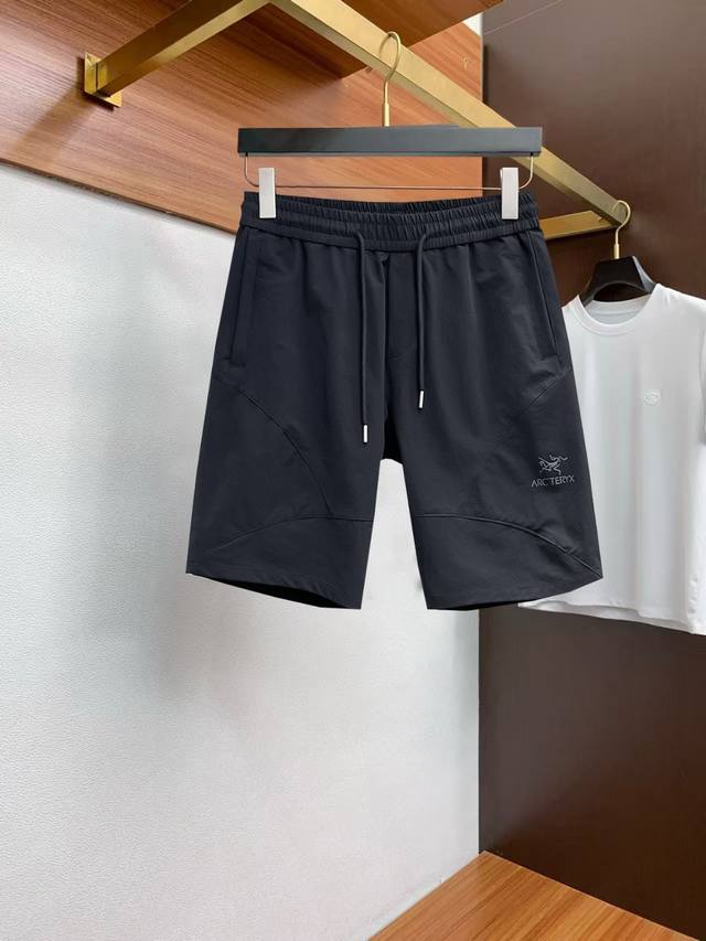 Arc'teryx Summer Logo Knitted Sports Shorts feature an Os-style cut, creating a