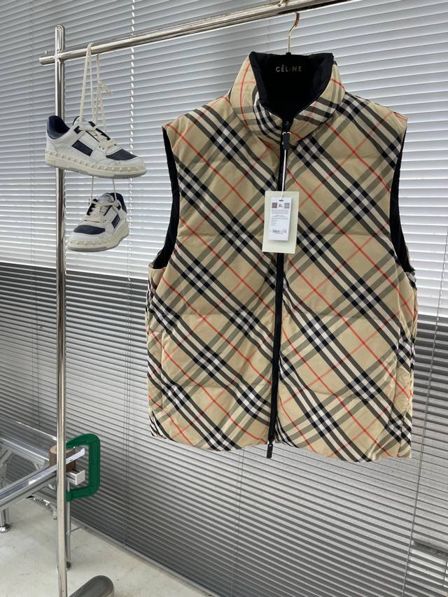 BURBERRY Bbr 24Fw Plaid Reversible Down Vest This vest features a reversible des