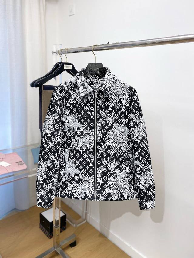 Louis Vuitton's high-quality new 2025 spring denim jacket, fresh from the runwa