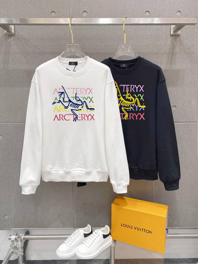 Arc'teryx official website's new letter print. The double-layered, heavy-duty l
