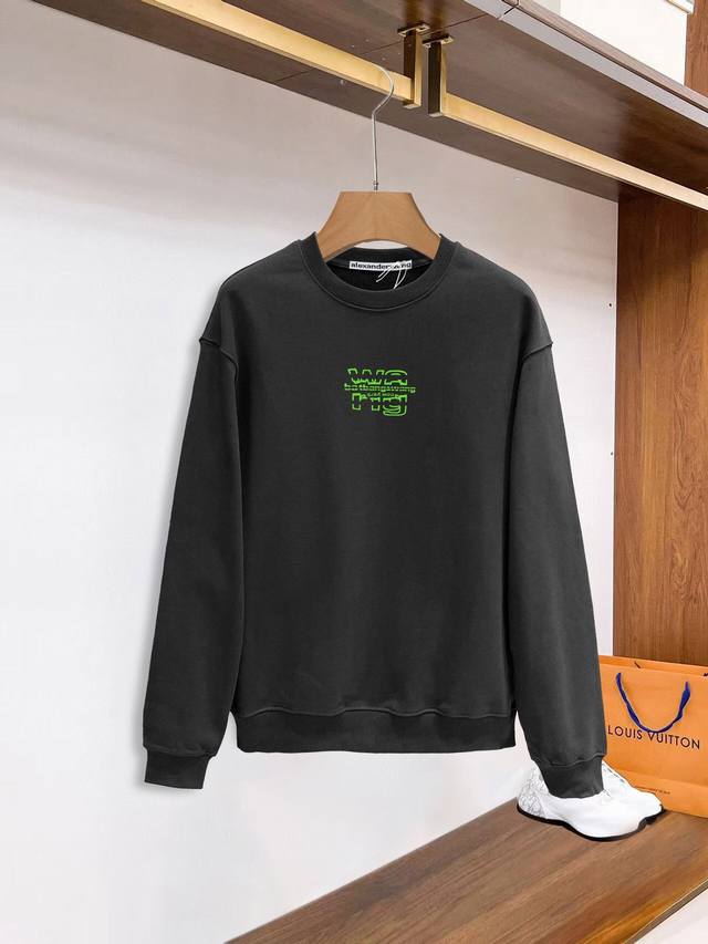 Alexander's official website offers new letter prints. The double-layer, heavy-d