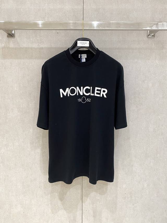 Moncler's new 2025Ss printed short-sleeved T-shirt, DDD, features a signature mo