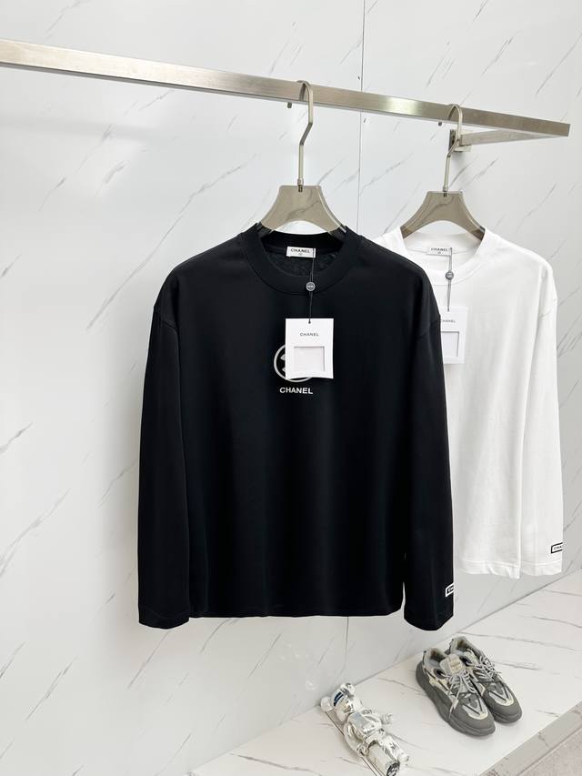 Chanel printed long-sleeved T-shirt. Classic red and green contrast design with
