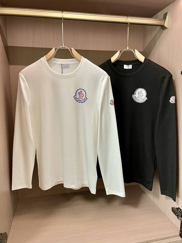 Moncler's new fall/winter crewneck long-sleeved T-shirt, regular fit for both m