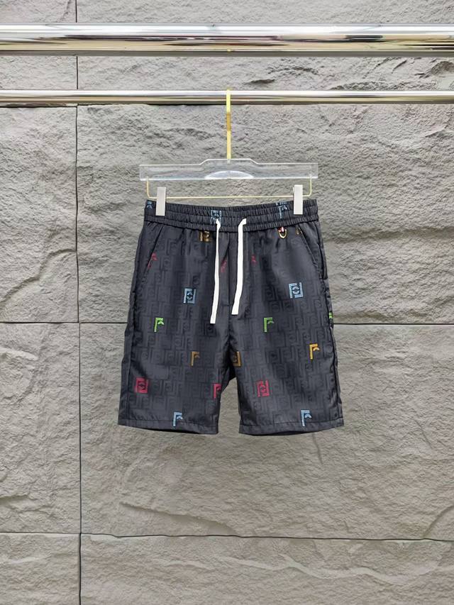 Fendi's new 2025 Spring/Summer casual shorts, original from the counter, a luxur