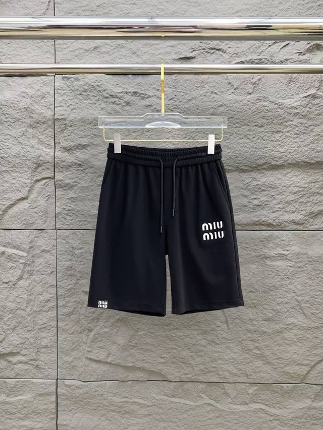 Miumiu 2025 Spring/Summer new original counter casual shorts. A classic luxury b