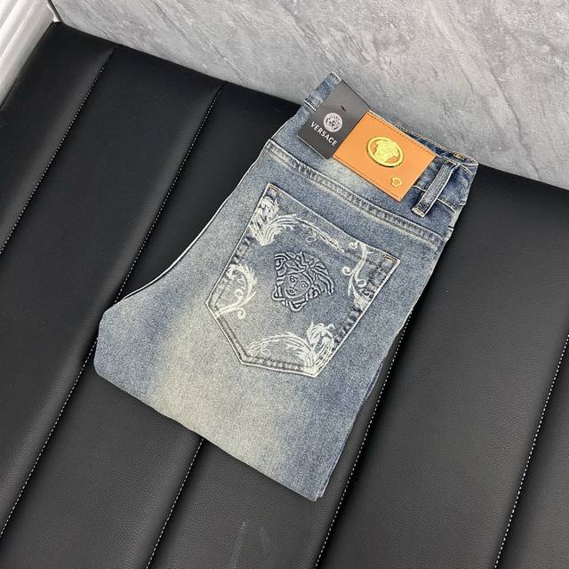 Fans' 2025 new men's jeans are made of comfortable, stretchy fabric. Exclusively
