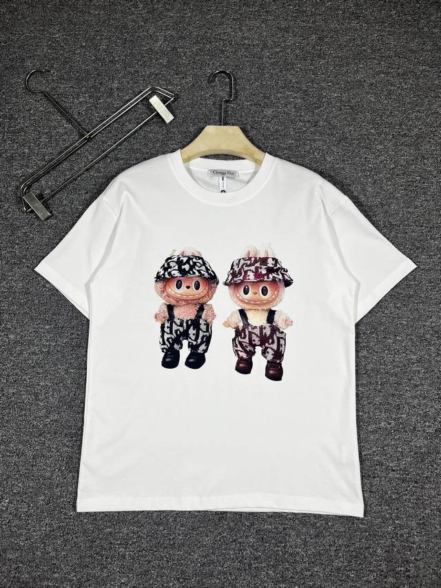 Di's Short Sleeve Collection Season: Spring/Summer 2025 Colors: Black, White, Gr