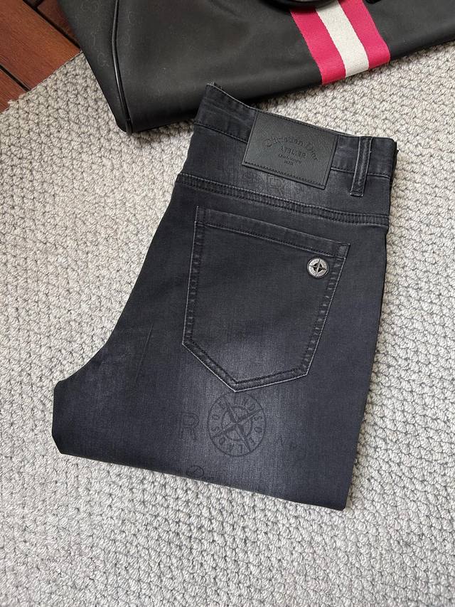 Dior's latest men's jeans for Spring/Summer 2025! These custom-made, heavily was