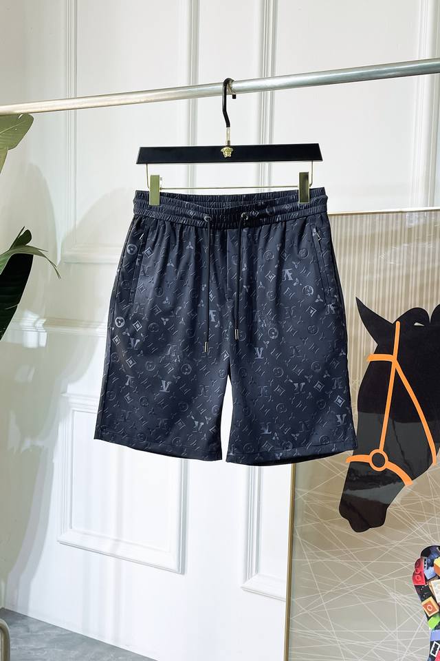Lv 2025Ss official website synchronized new summer high-end casual shorts, using
