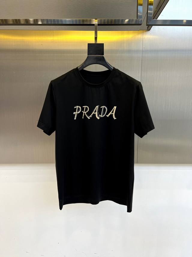 Prada, 2025 Spring/Summer men's new round-neck short-sleeved T-shirt. Made from