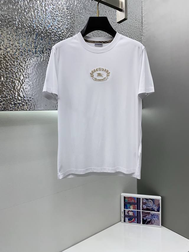 Burberry's 2025 Spring/Summer new collection debuts at the counter. This high-en