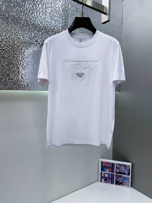 Prada's 2025 Spring/Summer new collection debuts at the counter, featuring the l