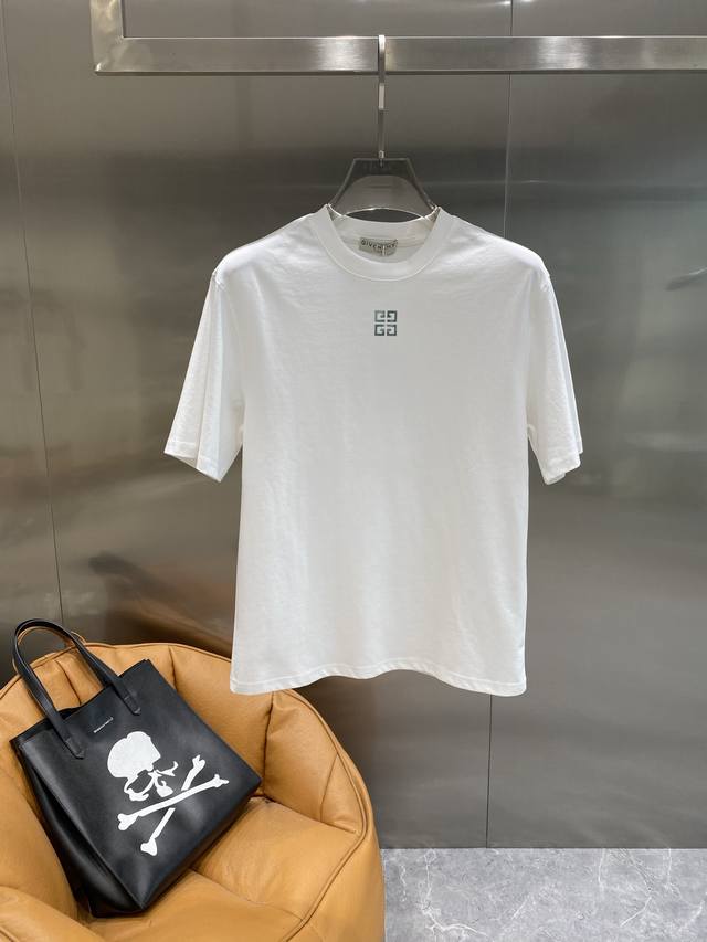 Givenchy Givenchy short-sleeved shirt with classic logo on the chest is simple