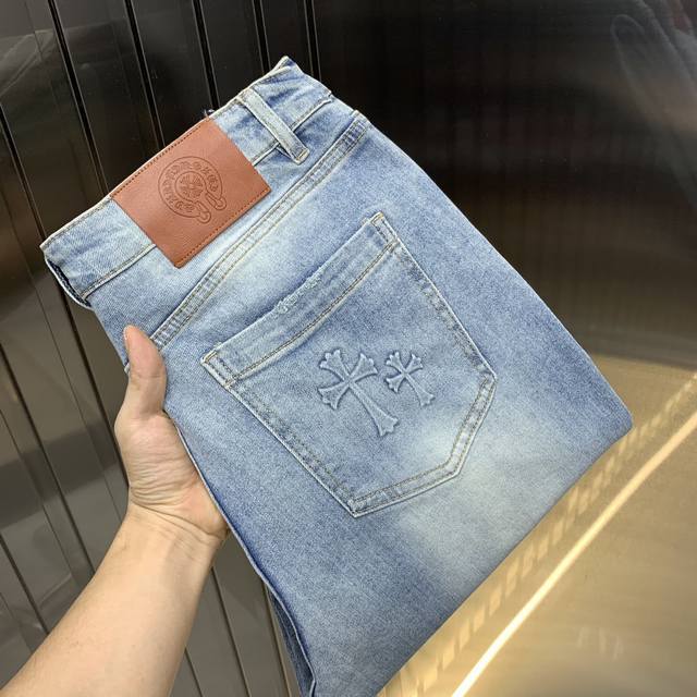 Ch Cro's 2025 new men's jeans are made of stretchy fabric. Exclusively available
