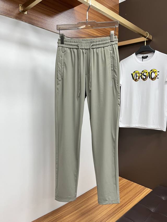 Givenchy's 2025 Spring/Summer hit casual sweatpants, a must-have this season, t