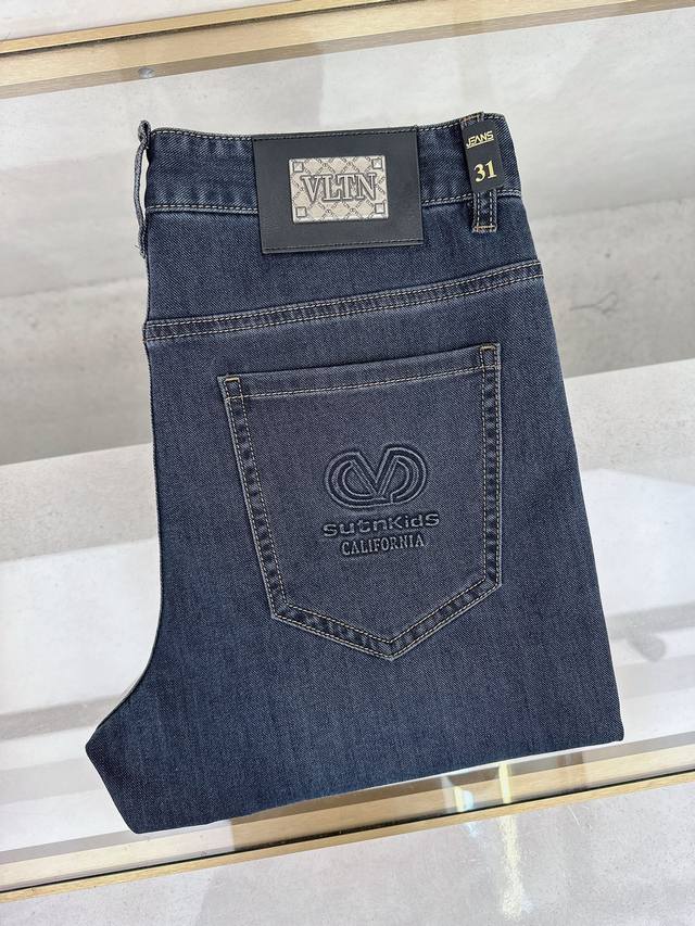 Valentino 2025 summer new style is now in stock, the original single hot jeans