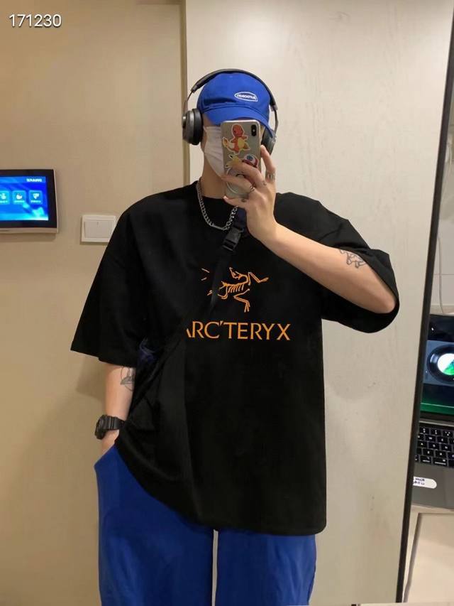 Arc'teryx's latest gold label large logo letters short-sleeved T-shirt for coupl