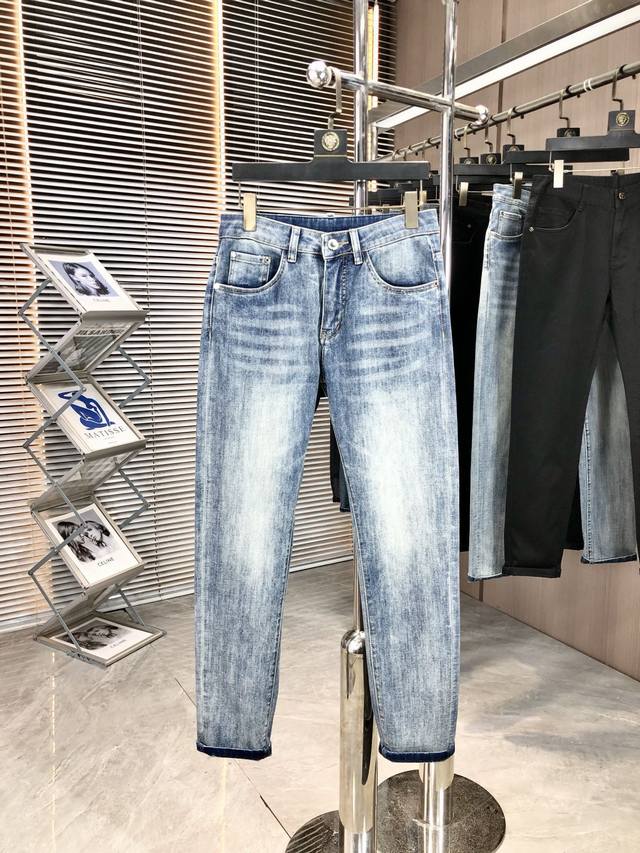 Fendi's new summer 2025 collection is now available. These original, popular je