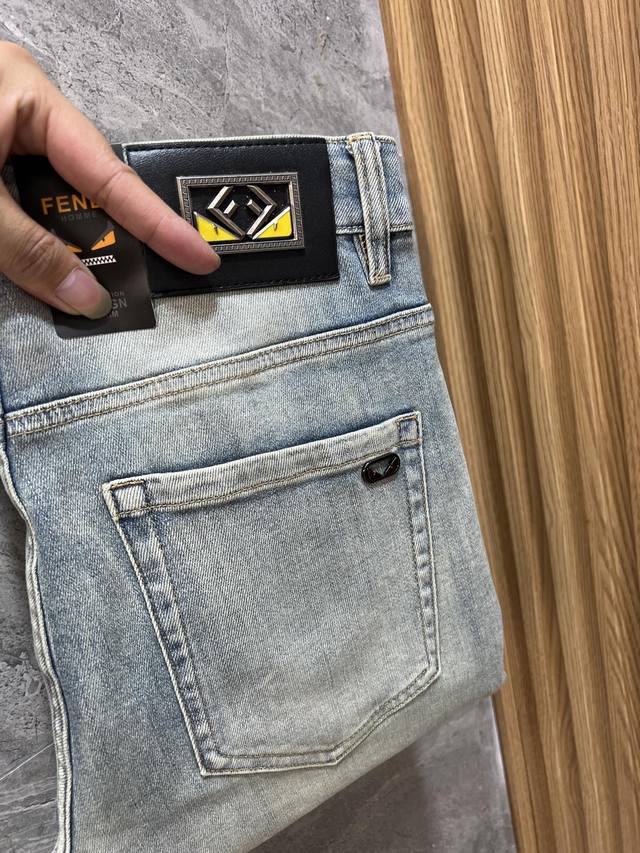 Fendi 2025 Spring/Summer new arrivals, three-label jeans. Great product, no need