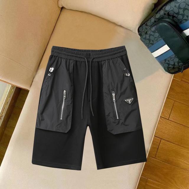 Prada's new 2025 summer men's casual shorts. Made from premium custom-made fabri