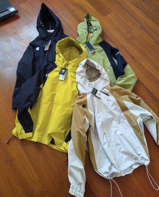 Descente Urban Functional Couple's Jacket Colors: Black Khaki, Olive Green, Lemo