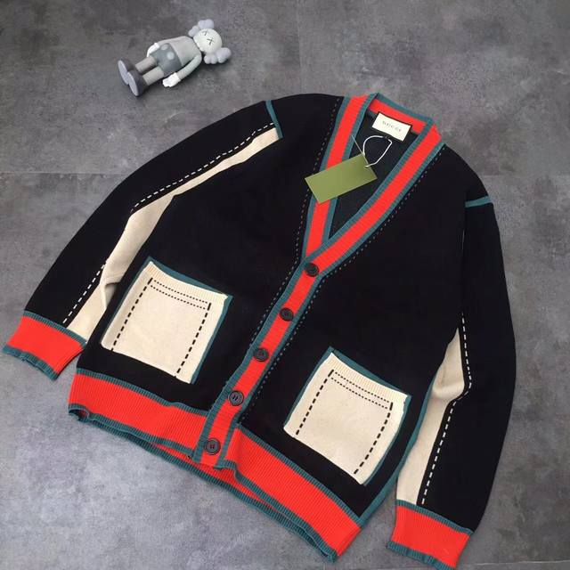 New arrival: Gucci's Autumn/Winter 2025 new arrival, a striped, double-pocket p