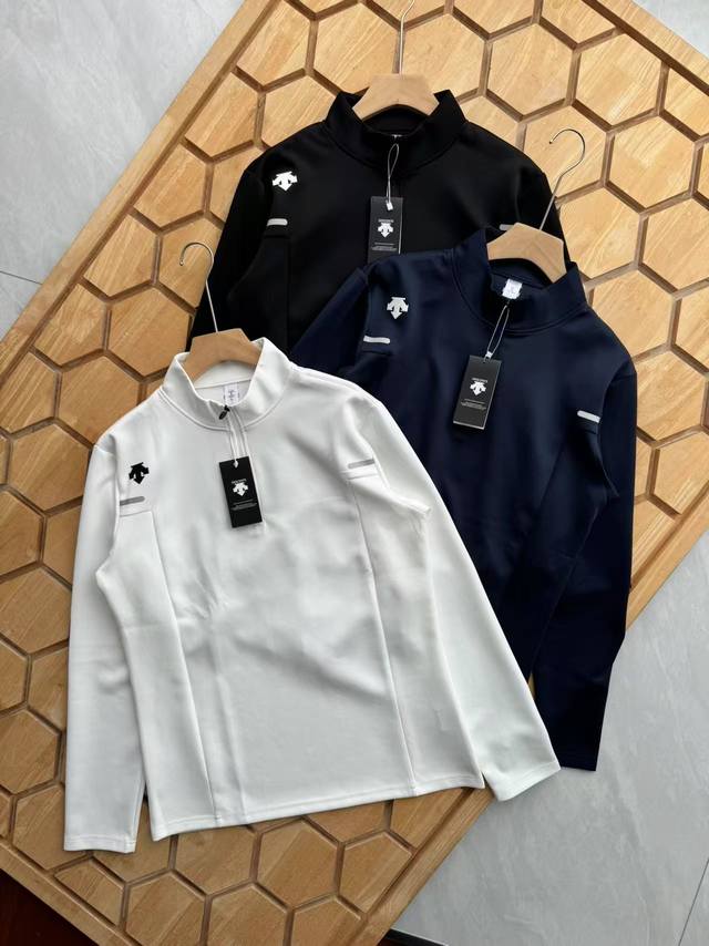Dite's new fall collection! This long-sleeved, half-zip, stand-up collar sportsw