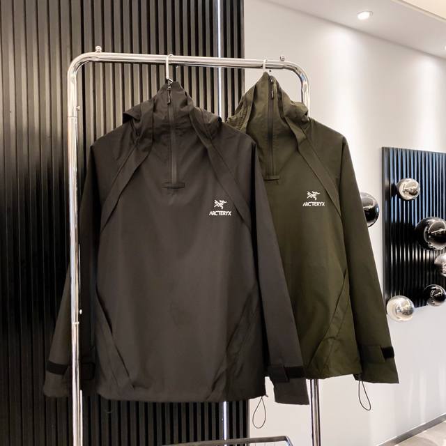 Arc'teryx's small logo pullover half-zip jacket is the season's most powerful ne
