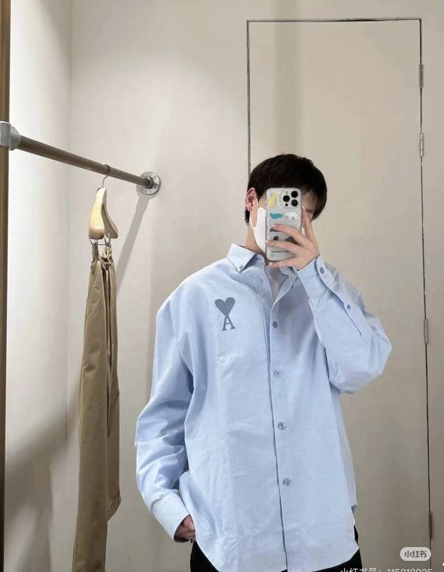 833#Ami same color heart embroidered short-sleeved shirt. Loose cut design. Clea