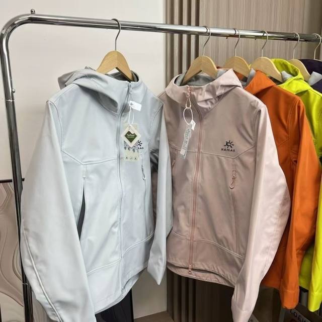 Kaileshi Soft Shell 3D Stand-Up Outdoor Windproof and Waterproof Hooded Jacket f