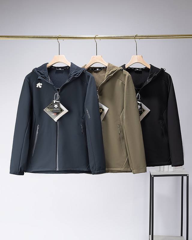 Descente Softshell Autumn and Winter Jacket Classic softshell series Descente's