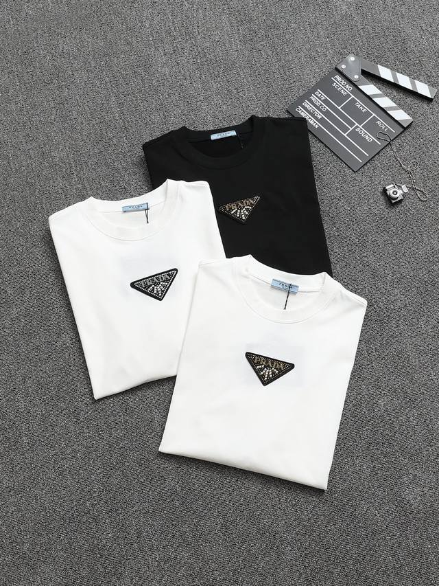 Prada 25Ss Craftsmanship: 100% cotton short-sleeved T-shirt with a beautifully c