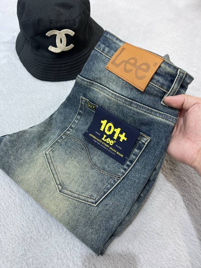 Lee's Spring/Summer Men's Casual Jeans... Made from custom-made denim fabric, th