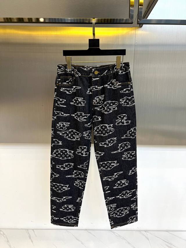Lv, 25Fw new men's classic vintage washed jeans with monogram elements! Crafted