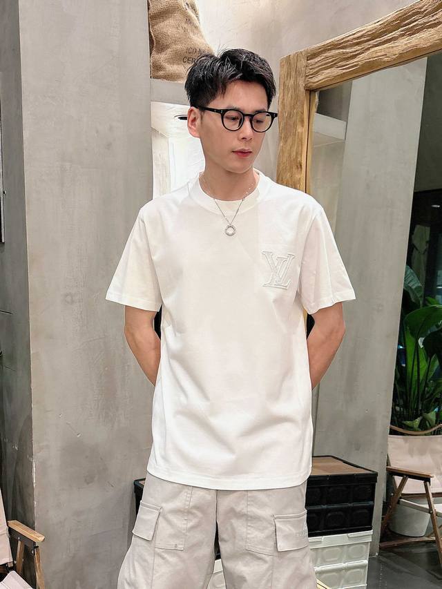 Lv Round neck short sleeves with new embroidery craftsmanship, the back panel is