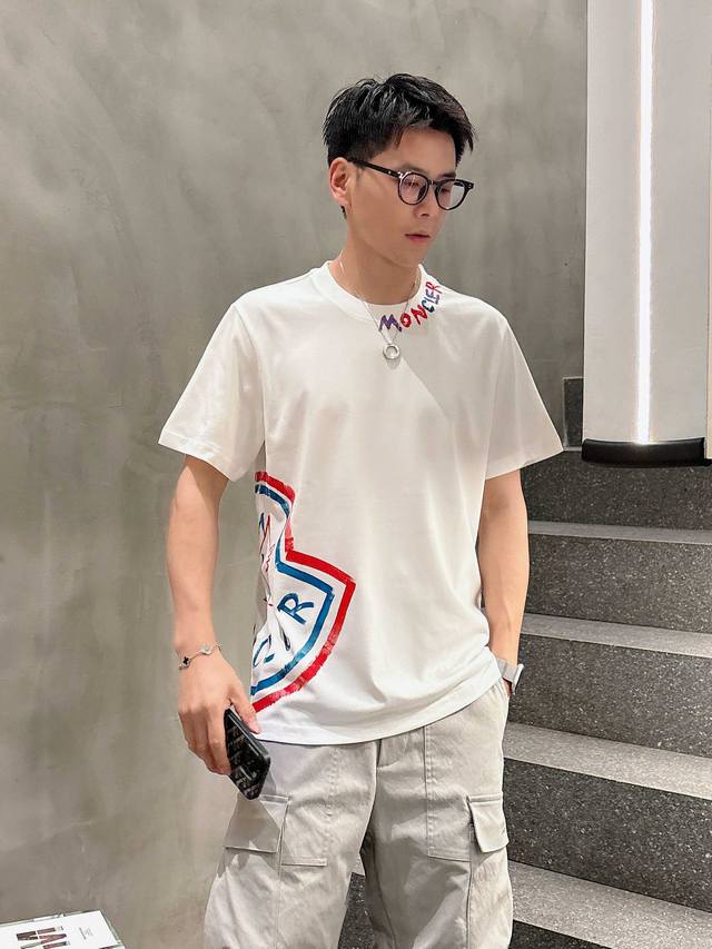 Moncler's new summer product, hand-painted craftsmanship, high-end fabrics are a