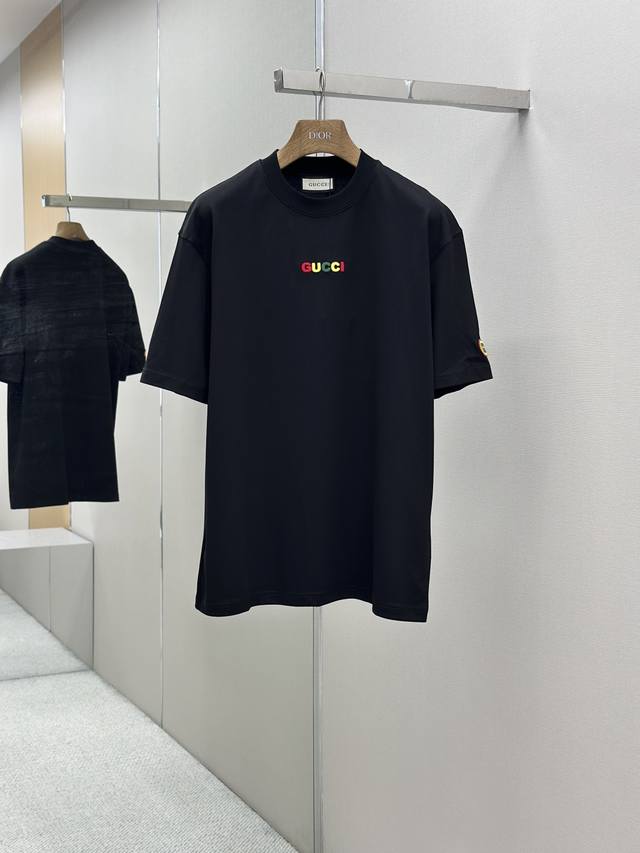 Gucci's new spring/summer 25Ss short-sleeved, crew-neck T-shirt debuts at the Gu