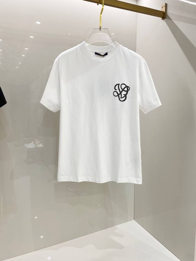 Loewe's latest short-sleeved T-shirt for early spring 2025, made of custom-made
