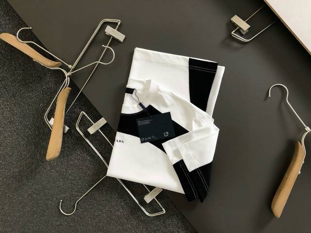 Prad* Fitted S-Xl 25 Early Spring's latest black and white patchwork style, feat
