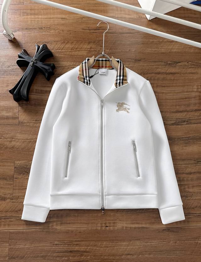 Burberry's latest hot-selling jacket for autumn and winter 2025 is made of high