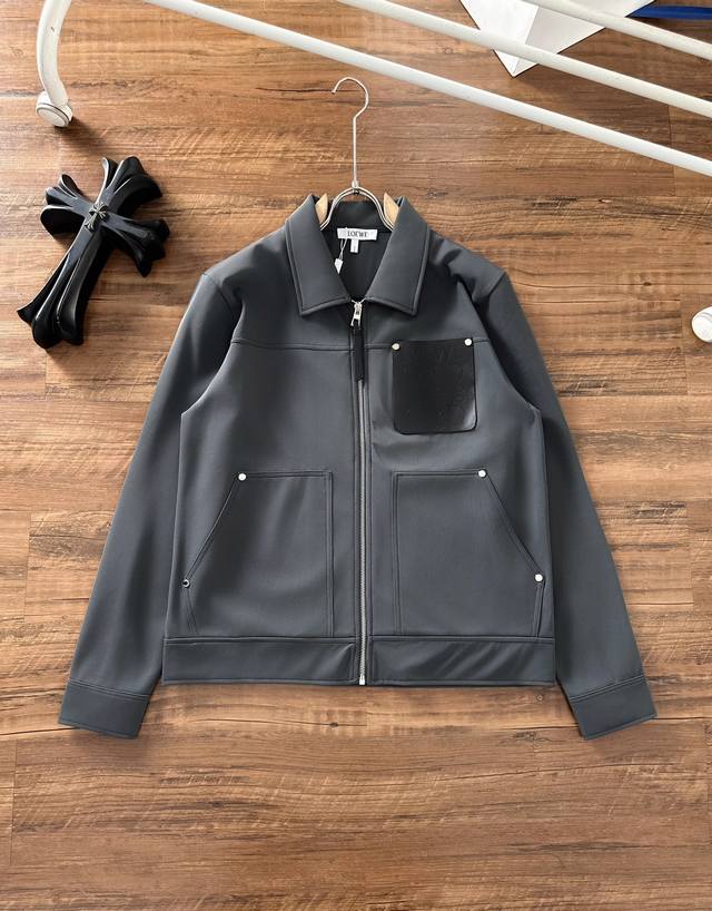 Loewe's new Fall/Winter 2025 jacket! This year's new arrival, a cool and stylish