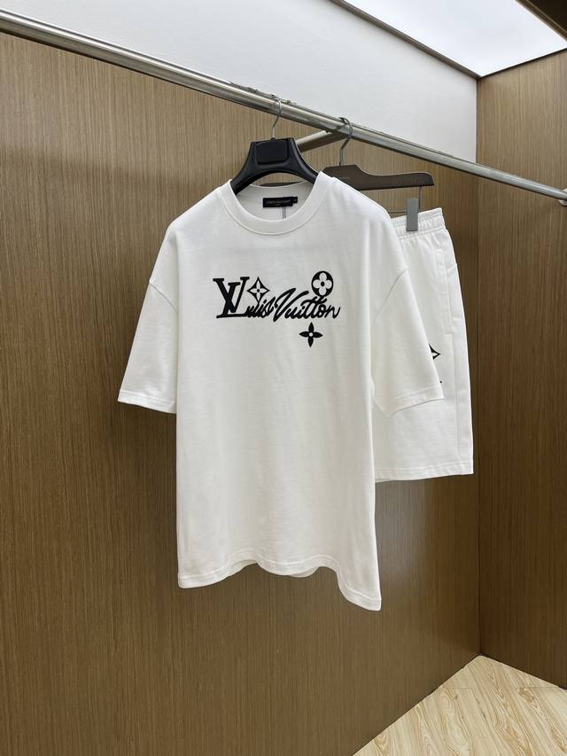 New set Lv 2540 The latest spring and summer casual shorts and short-sleeved su