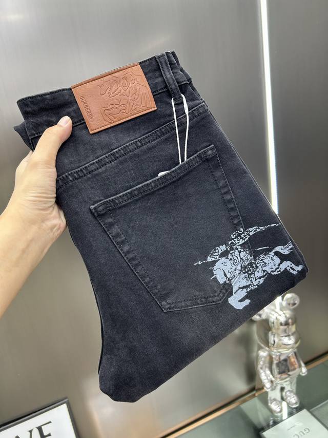Burberry's new 25 jeans, casual style, are made from carefully selected origina
